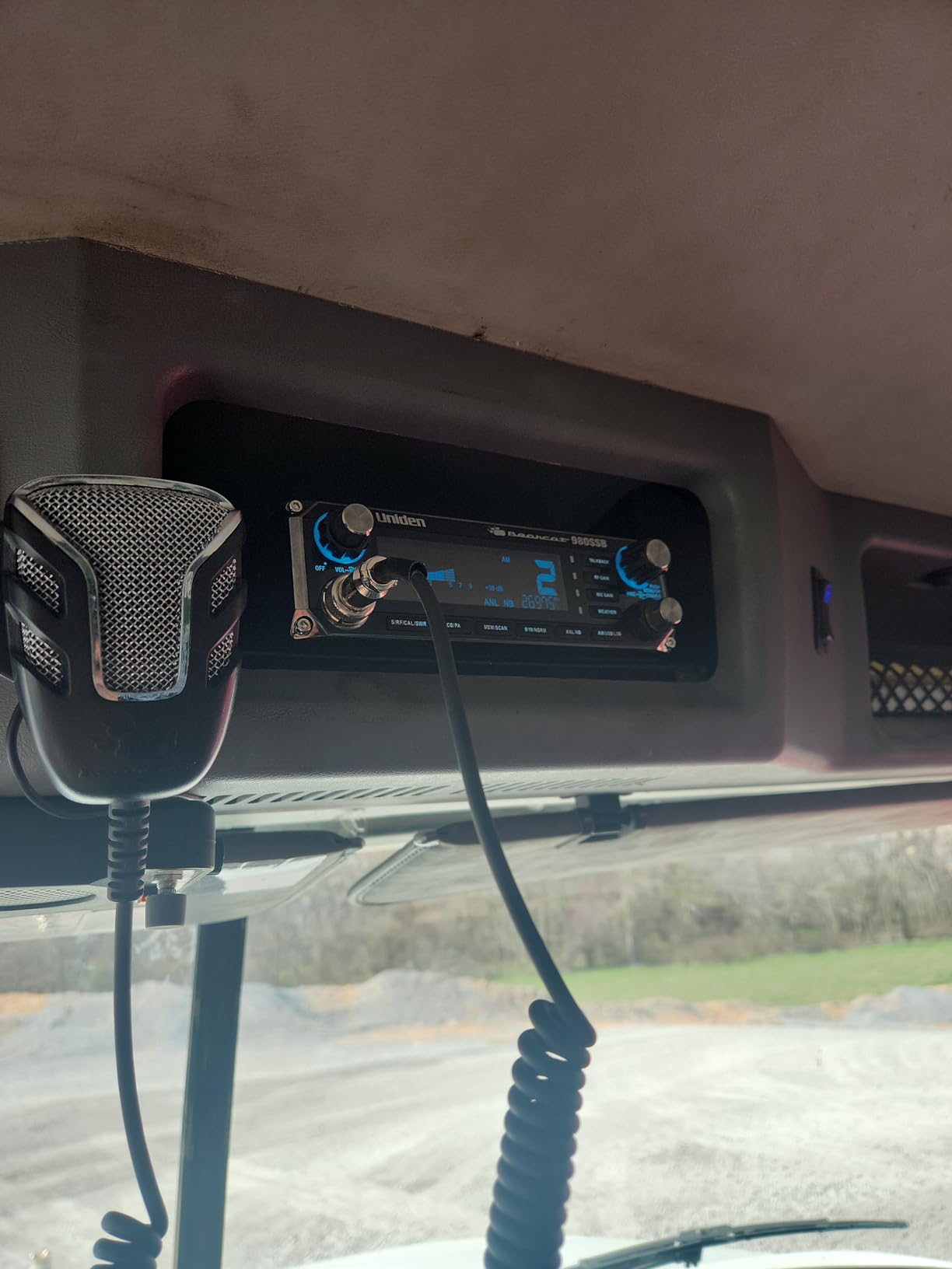 Uniden BEARCAT 980 40-Channel SSB CB Radio with Sideband NOAA WeatherBand, 7-Color Digital Display PA/CB Switch and Noise Cancelling Mic, Wireless Mic Compatible customer photo 1