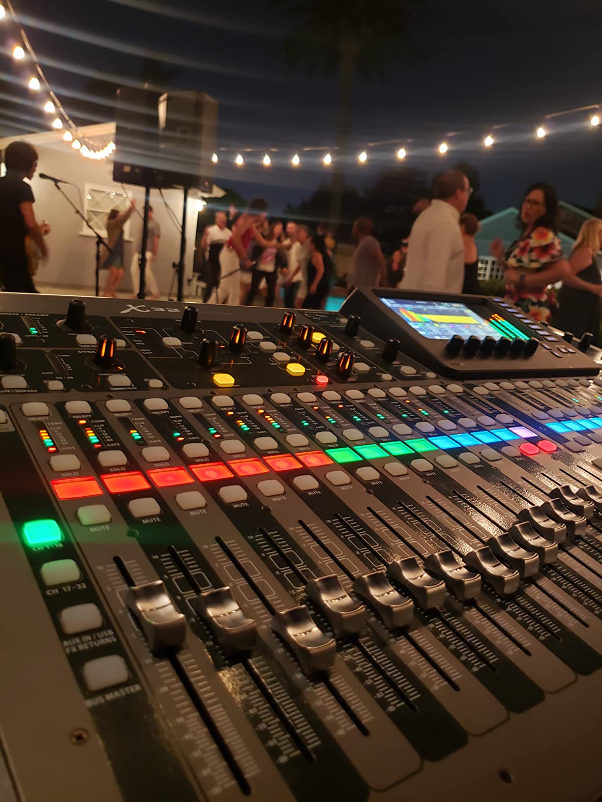 Behringer 32 40-Input 25-Bus Digital Mixing Console (X32) customer photo 1
