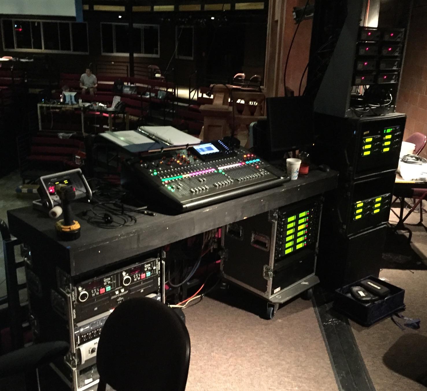 Behringer 32 40-Input 25-Bus Digital Mixing Console (X32) customer photo 2