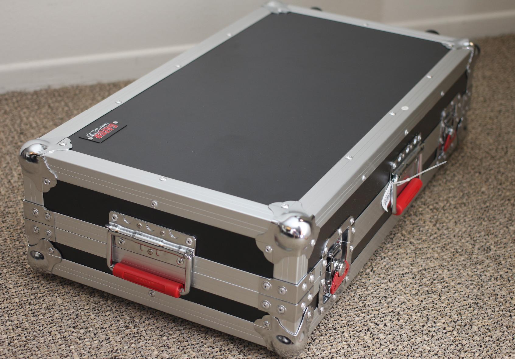 Gator Cases G-TOUR Series Gutiar Pedal board with ATA Road Case, Wheels and Pull Handle, Large: 24