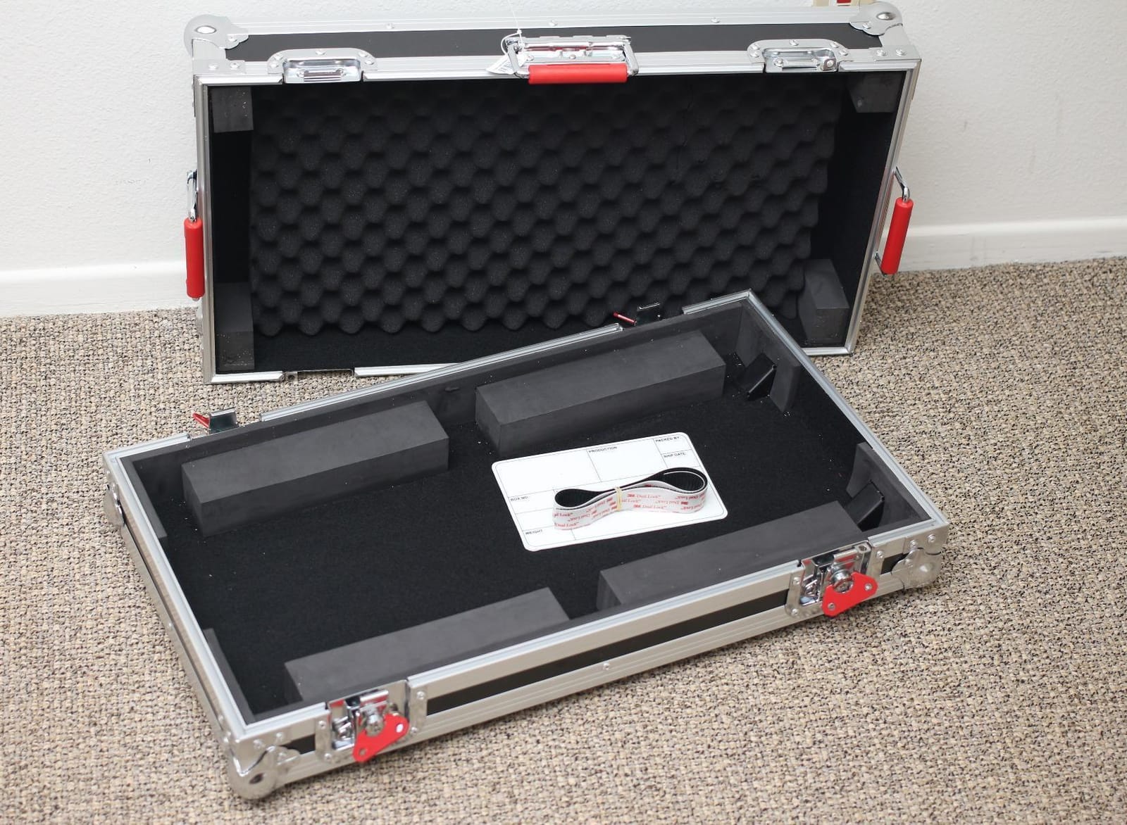Gator Cases G-TOUR Series Gutiar Pedal board with ATA Road Case, Wheels and Pull Handle, Large: 24