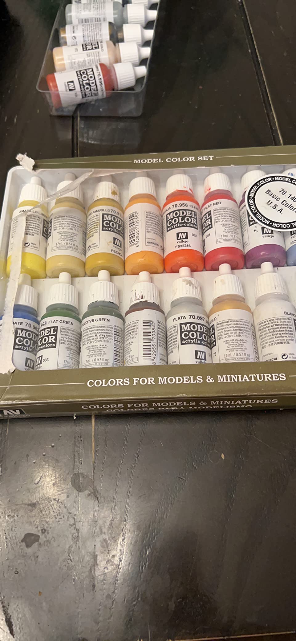 Vallejo - Basic Colors USA Acrylic Paint Set | Model Color | Figure Color Series Historical Miniature Kit | 16 Bottles x 18 ml (0.60 fl.oz.) customer photo 2