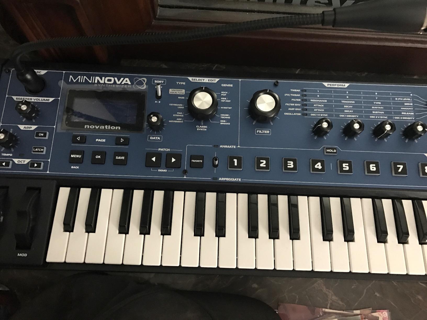 Novation MiniNova Analogue Modelling Compact 37 Mini-key Synth - Tough, compact, powerful mini-synth with pitch-correcting effect vocoder, 256 onboard sounds and five effects per voice layering Blue customer photo 1