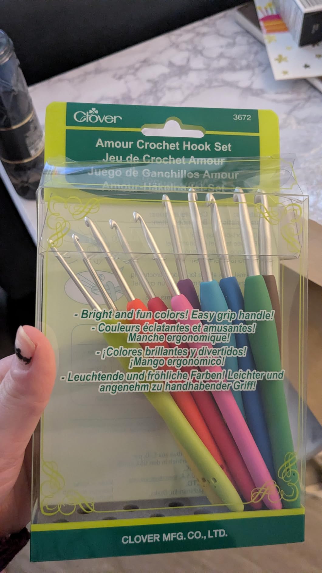Clover 3672 Amour Crochet Hook Set, 10 sizes customer photo 1