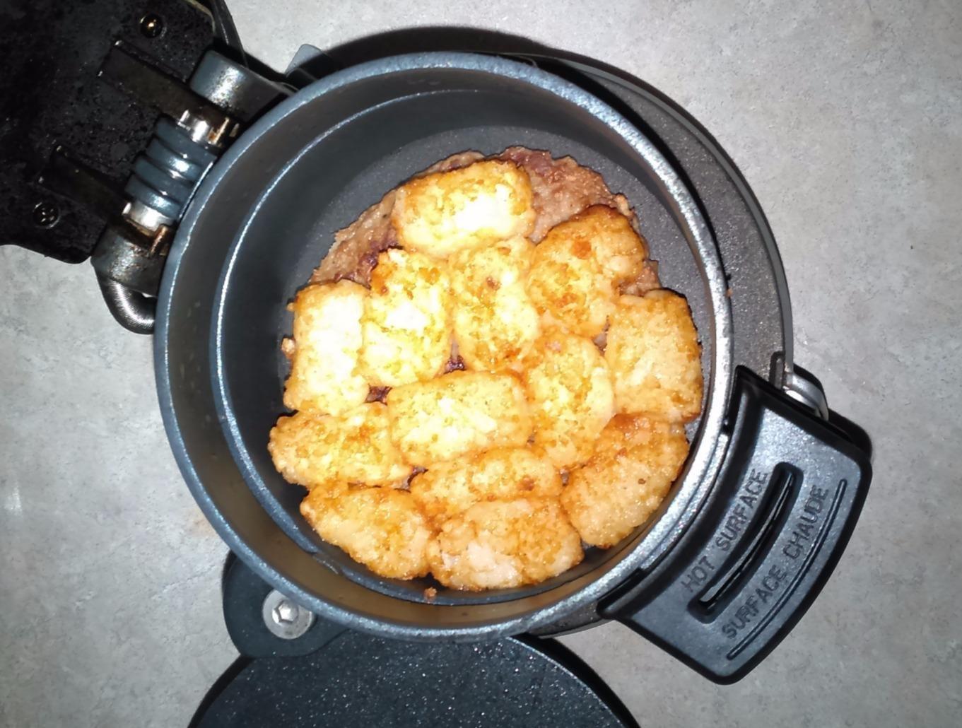 Hamilton Beach Breakfast Sandwich Maker with Egg Cooker Ring, Customize Ingredients, Perfect for English Muffins, Croissants, Mini Waffles, Perfect White Elephant Gifts, Red (25476) customer photo 1