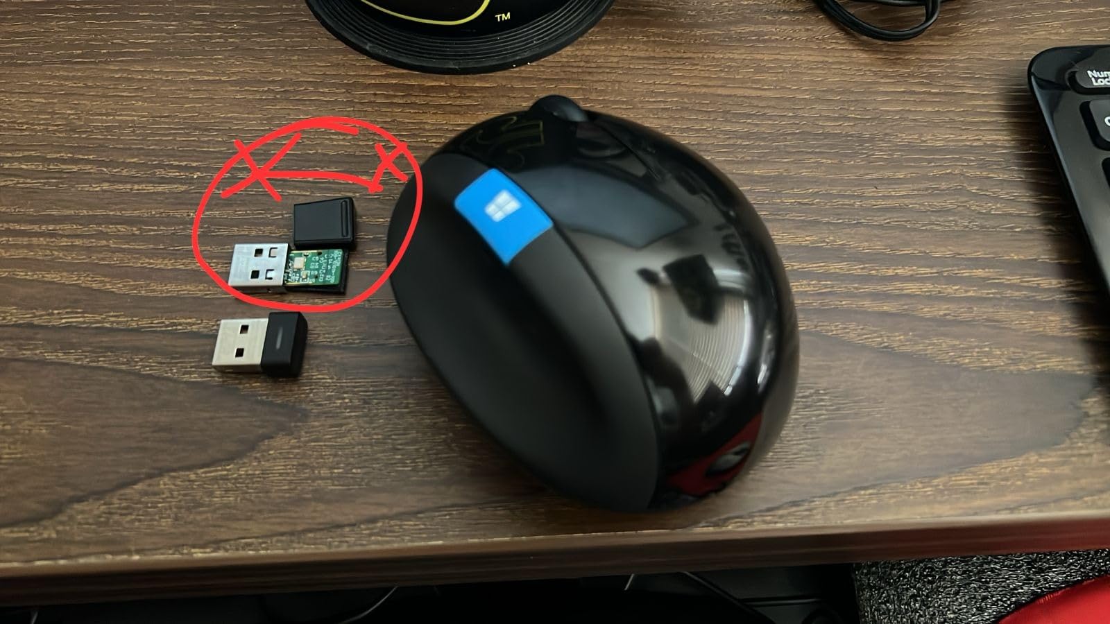 Microsoft MAIN-35956 Sculpt Ergonomic Mouse (L6V-00001), Black customer photo 2