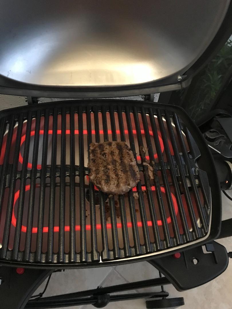 Weber Q 1400 Portable Electric Grill, Gray customer photo 2