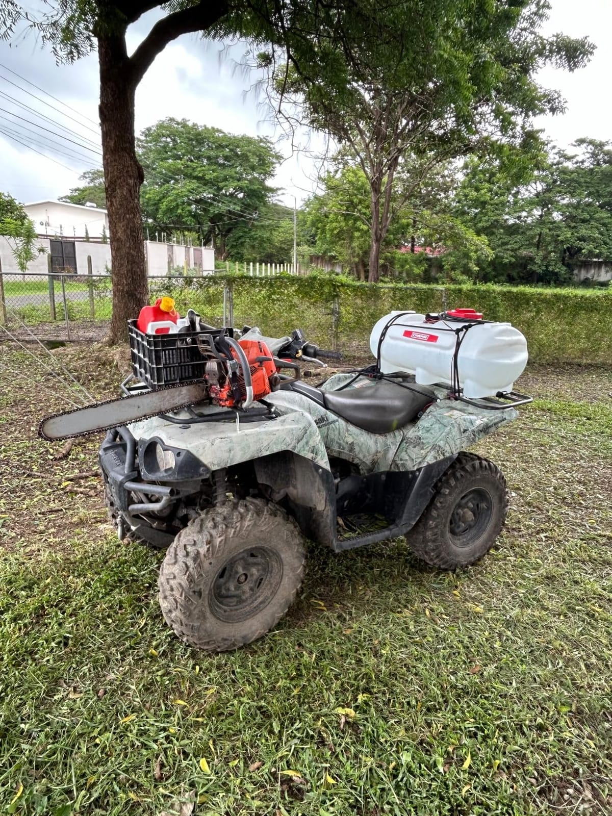 Chapin 97400E Made in the USA 25 Gallon ATV/UTV 12 Volt Mounted Spot Sprayer With 5 Inch Wide Mouth, High Performing 12 V Diaphragm Pump and Filtration System and 18 Inch Spray Wand, Translucent White customer photo 1
