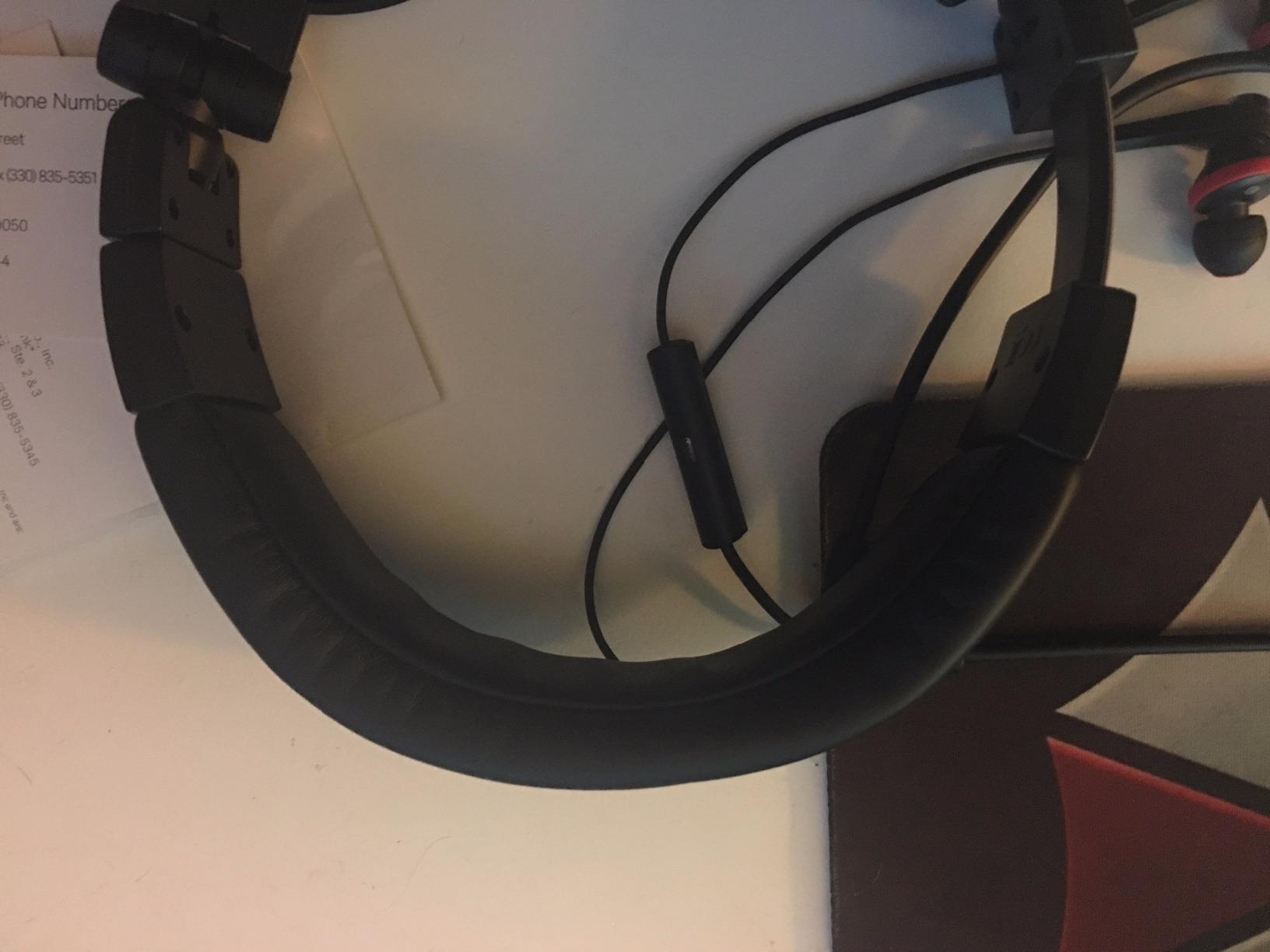 Audio-Technica ATH-M50X Professional Studio Monitor Headphones, Black, Professional Grade, Critically Acclaimed, with Detachable Cable customer photo 1