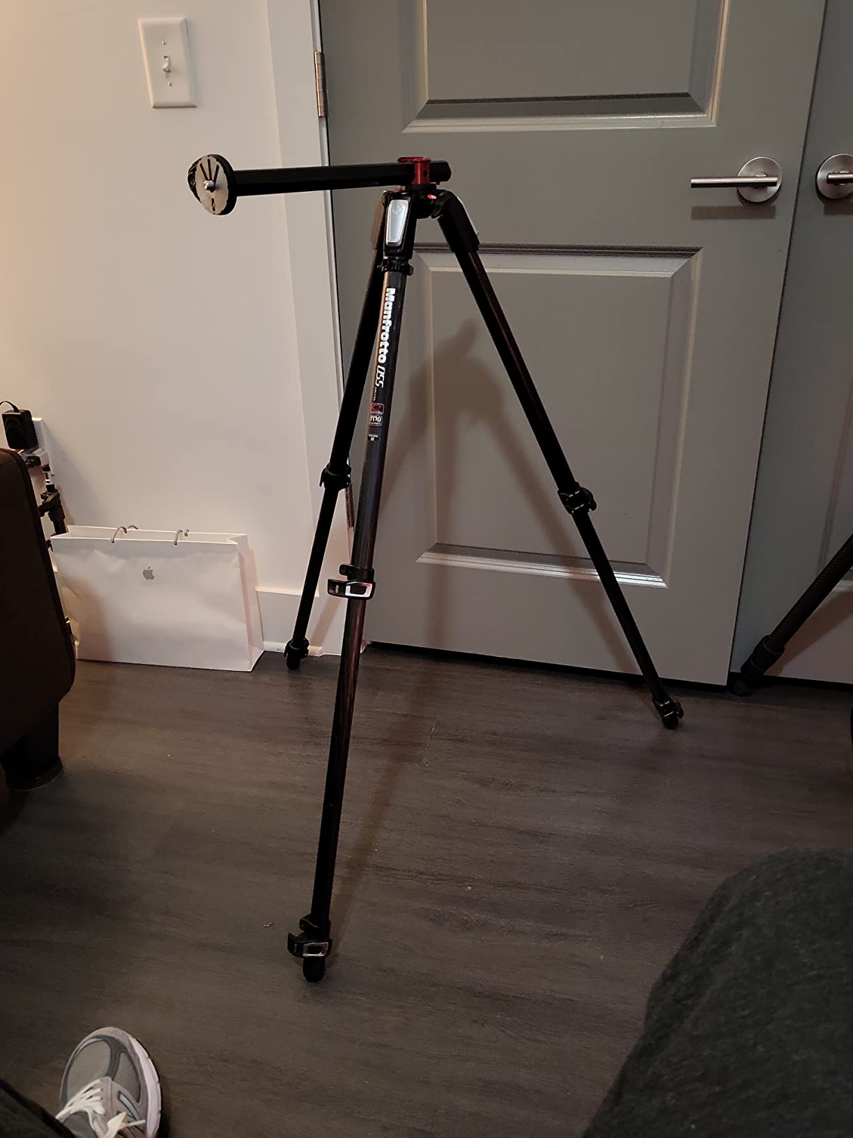 Manfrotto MT055CXPRO3 Carbon Fiber 3-Section Tripod with Horizontal Column, Black customer photo 2