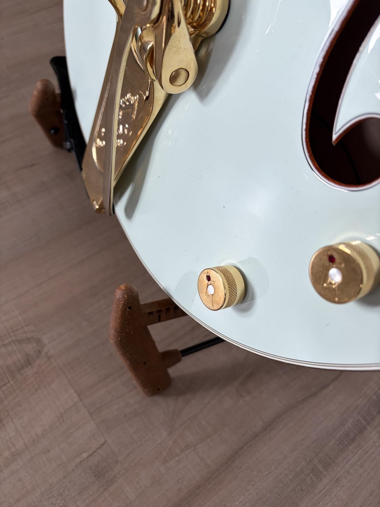 K&M König & Meyer 17580.014.95 Heli 2 Acoustic Guitar Stand | Folding A-Frame for Acoustic Guitars | Adjustable & Collapsible | Sturdy & Durable | Pro's Choice | German Made Cork Infused Rubber customer photo 2