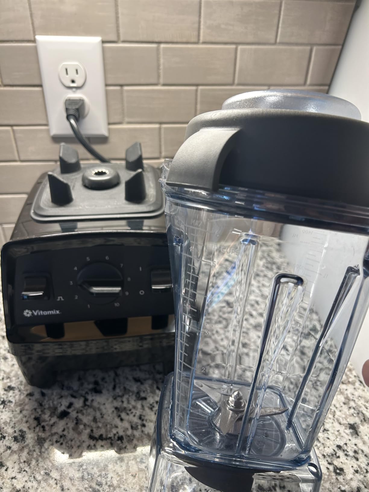 Vitamix Container, 48 oz., Clear - 56085 | Does Not Work with Ascent, Ascent X or Venturist Blenders, Dishwasher Safe, Laser-Cut Stainless-Steel Blades, Tamper Included customer photo 1