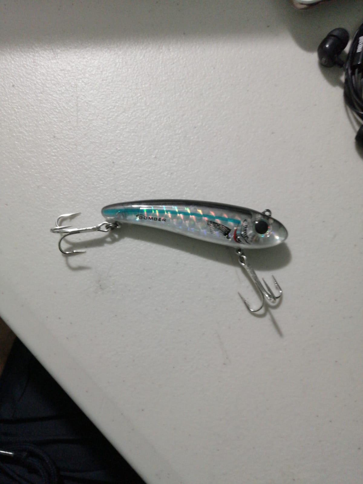 Bomber Lures Mullet Slow-Sinking Twitch/Walking Saltwater Fishing Lure - Excellent for Speckled Trout, Redfish, Stripers and More, 3 1/2 Inch, 5/8 Ounce customer photo 2