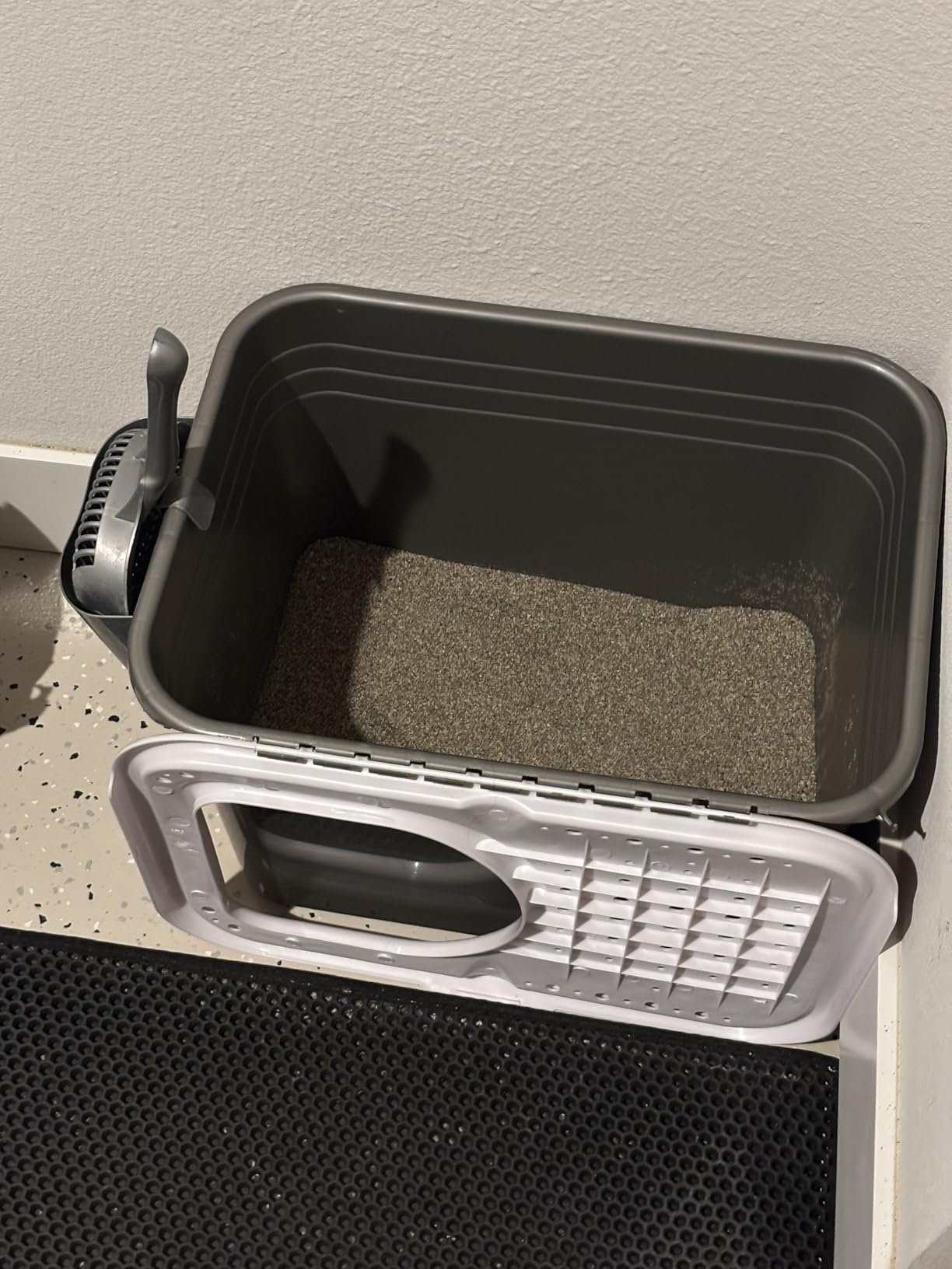 Petmate Enclosed Litter Box for Cats, Hinged Lid, Wide Entry, USA Made | Filter door design, reduces odor and mess, easy access opening, scoop sold separately customer photo 2