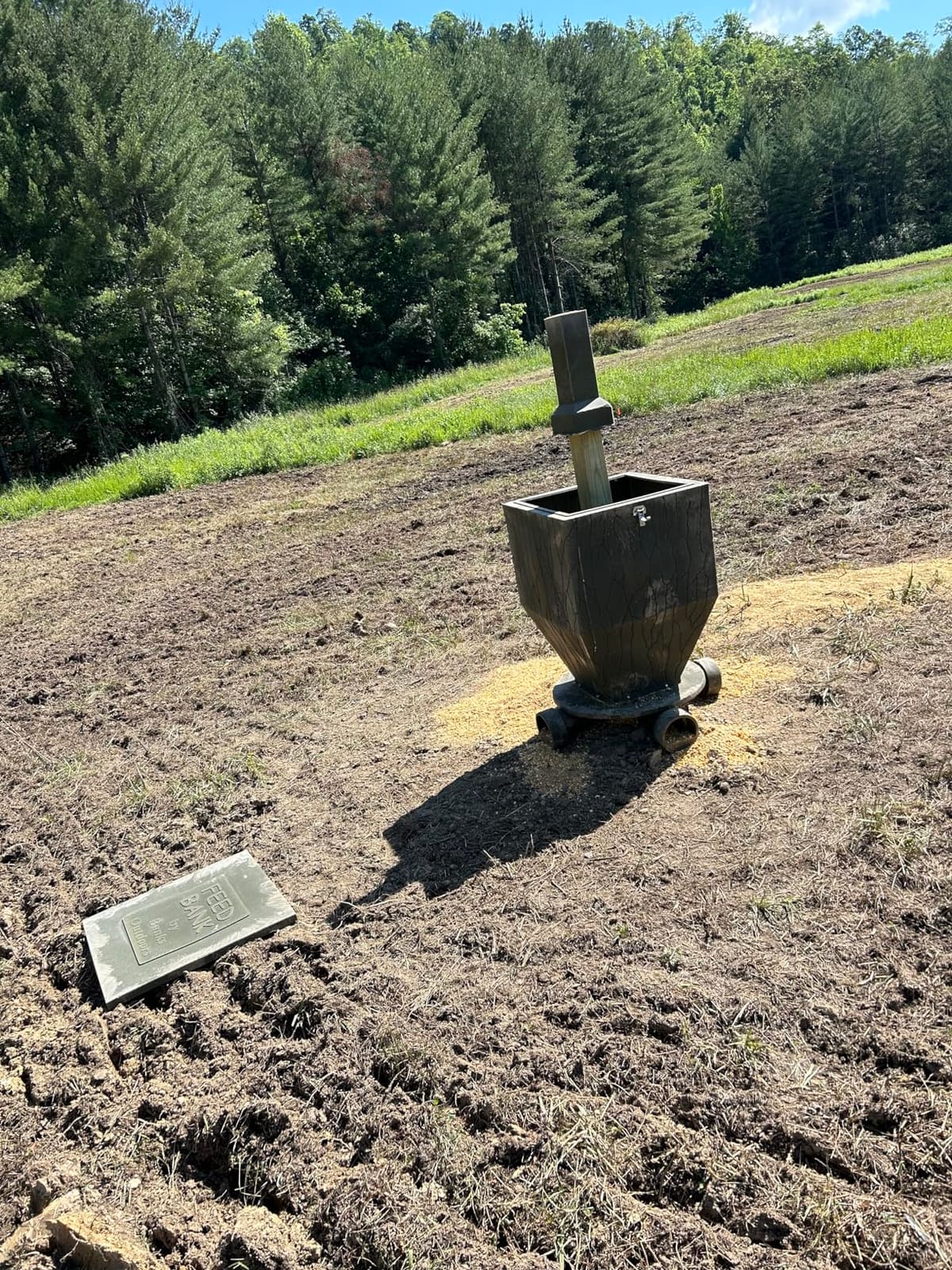 Banks Outdoors Gravity Fed Tree and Post Mountable Weatherproof Feed Bank Deer and Game Hunting Feeder with 40 Pound Capacity, Green customer photo 1