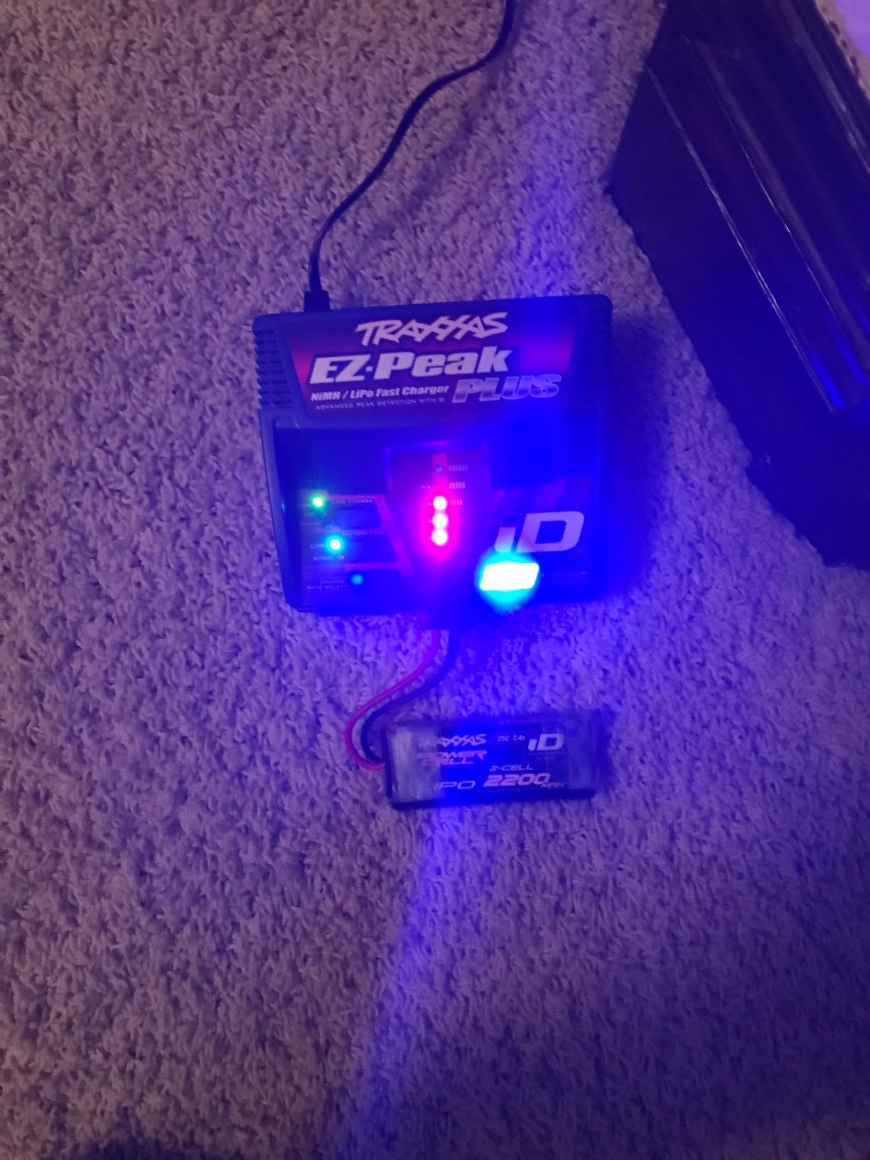 Traxxas 2970 EZ-Peak Plus 4-Amp NiMH/LiPo Fast Charger with ID Auto Battery Identification Vehicle customer photo 1