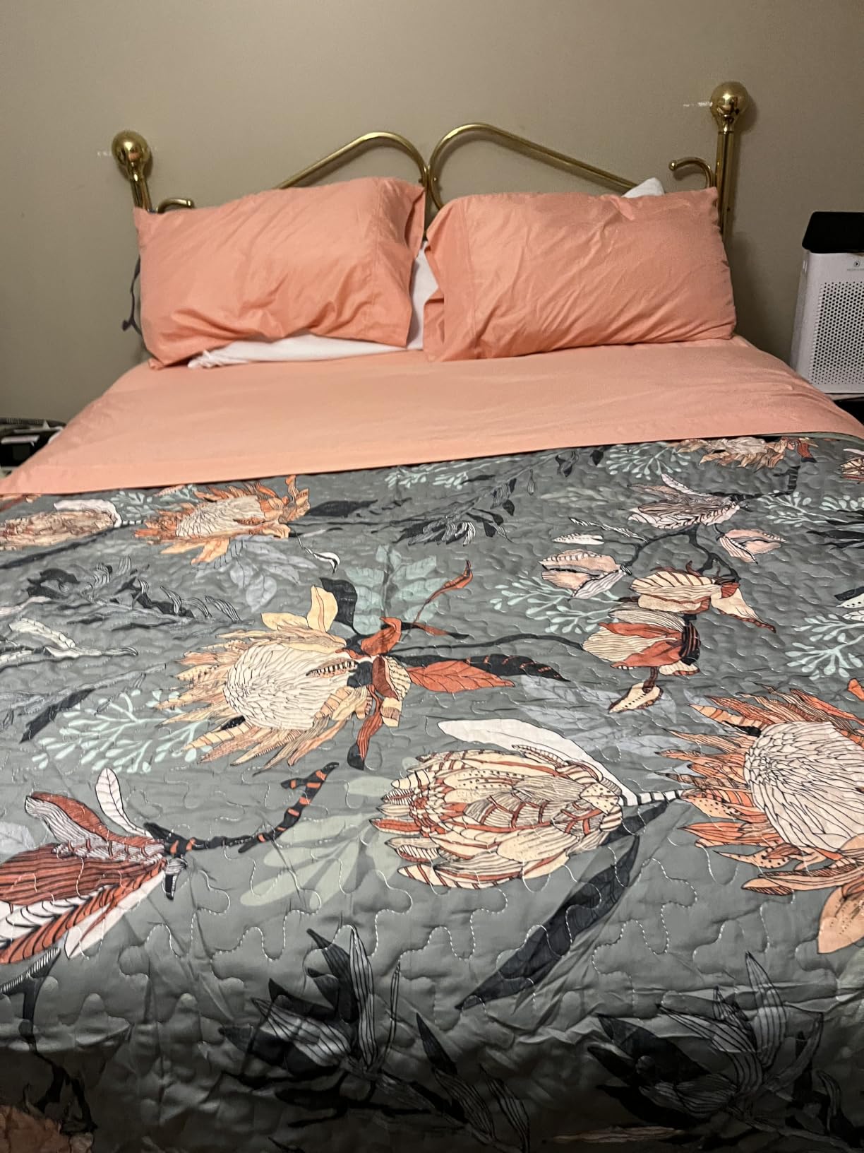 Amazon Basics Lightweight Super Soft Comfortable Breathable Wrinkle Resistant Brushed Microfiber 4-Piece Bed Sheet Set with 14-Inch Deep Pockets, Queen, Dark Gray, Solid customer photo 1