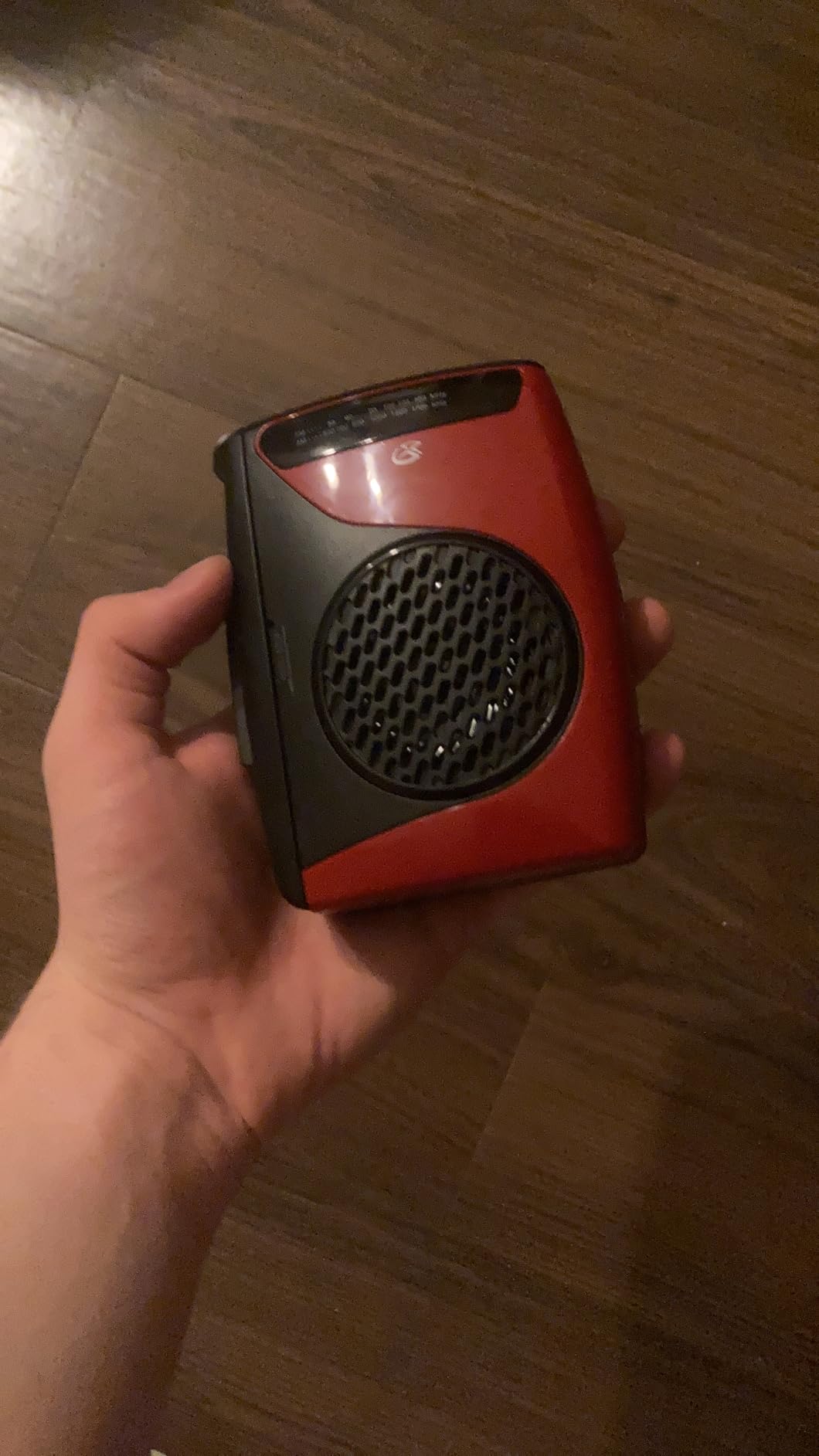 GPX Portable Cassette Player, Compatible With Headphone, 3.54 x 1.57 x 4.72 Inches, Requires 2 AA Batteries - Not Included, Red/Black (CAS337B) customer photo 2