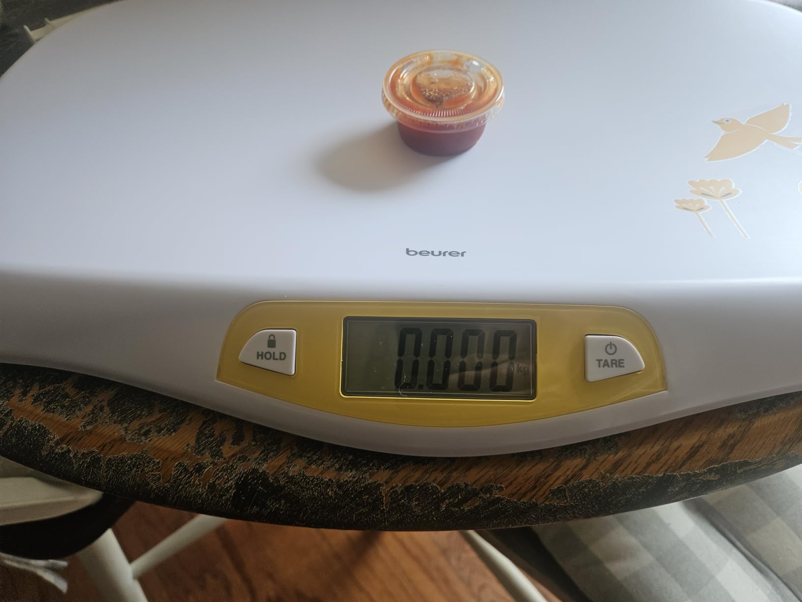Beurer BY80 Digital Baby Scale, Infant Scale for Weighing in Pounds, Ounces, or Kilograms up to 44 lbs with Hold Function, Pet Scale for Cats and Dogs Analysis customer photo 2