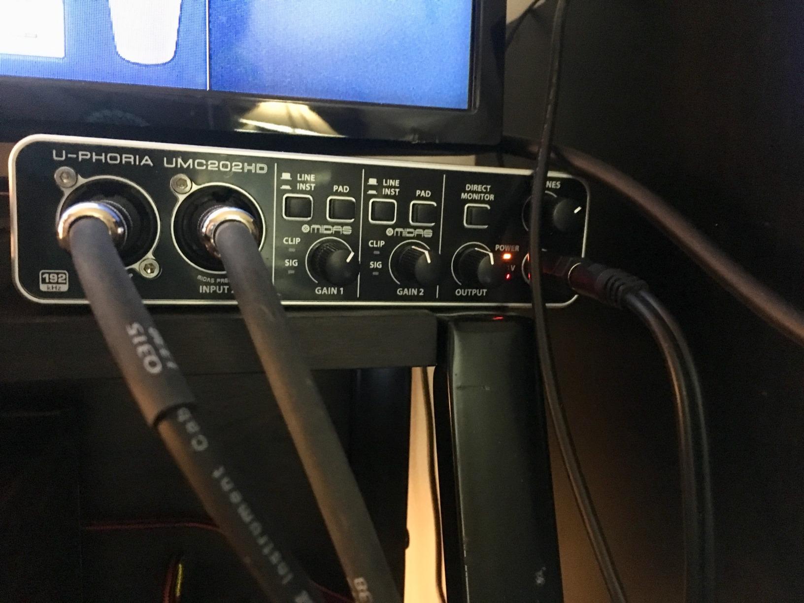 Behringer UMC202HD Audiophile 2x2, 24-Bit/192 kHz USB Audio Interface with Midas Mic Preamplifiers customer photo 1