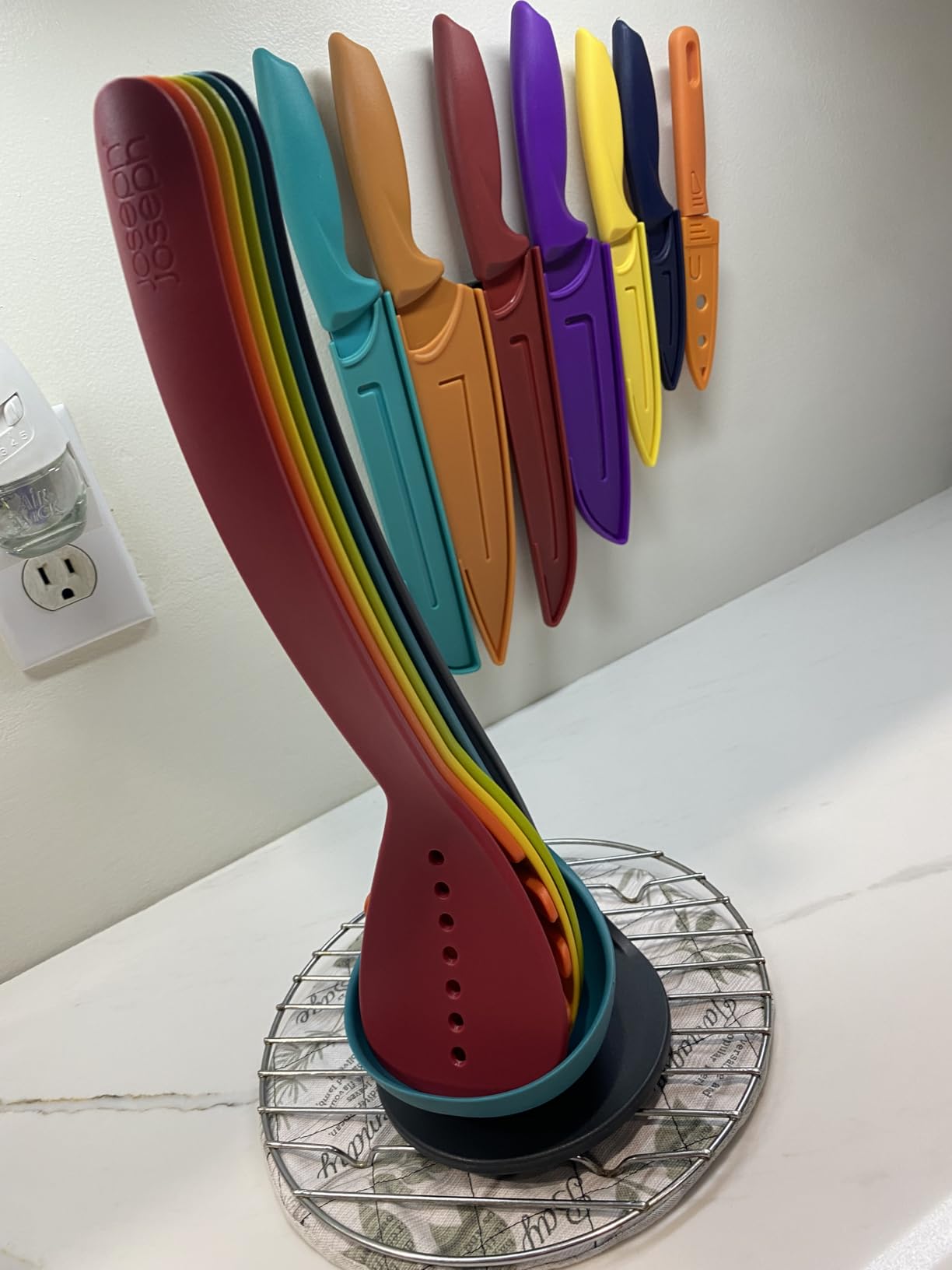Nest Utensils Compact Stacking Kitchen Tool Set with Magnetic Storage Stand Nylon, 5-piece, Multicolored customer photo 1