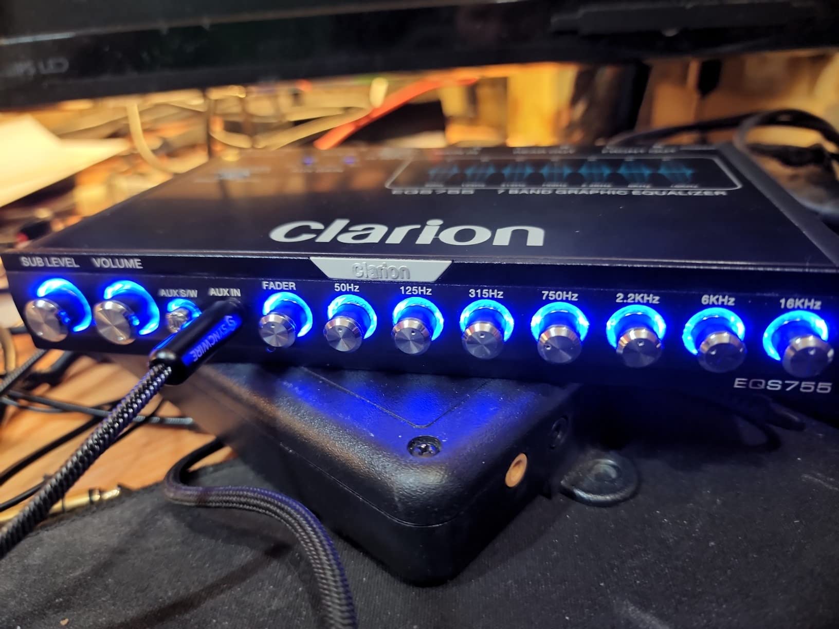 Clarion EQS755 7-Band Car Audio Graphic Equalizer with Front 3.5mm Auxiliary Input, Rear RCA Auxiliary Input and High Level Speaker Inputs, BLACK customer photo 2