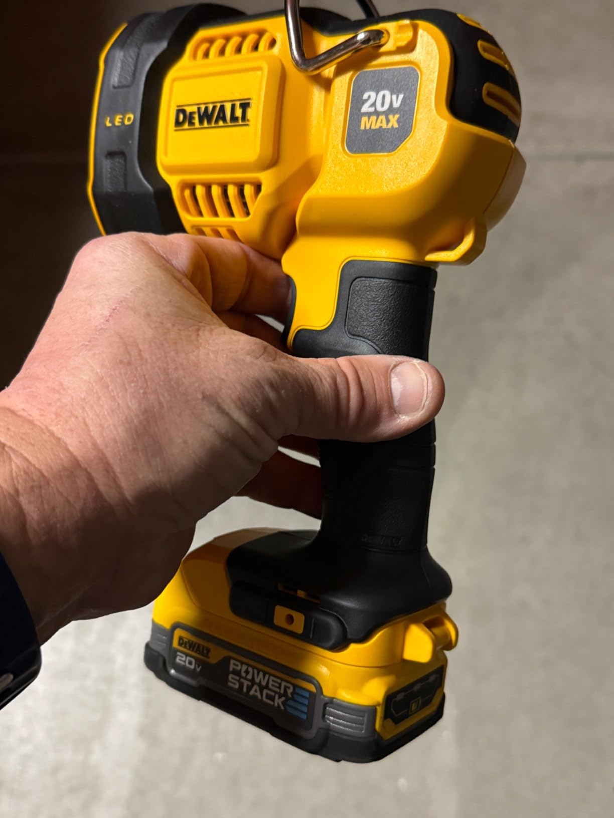 DEWALT 20V MAX LED Work Light, Handheld Spotlight with 508 Yard Distance, Pivoting Head, 1500 Lumens, Cordless, Battery Not Included (DCL043) customer photo 2