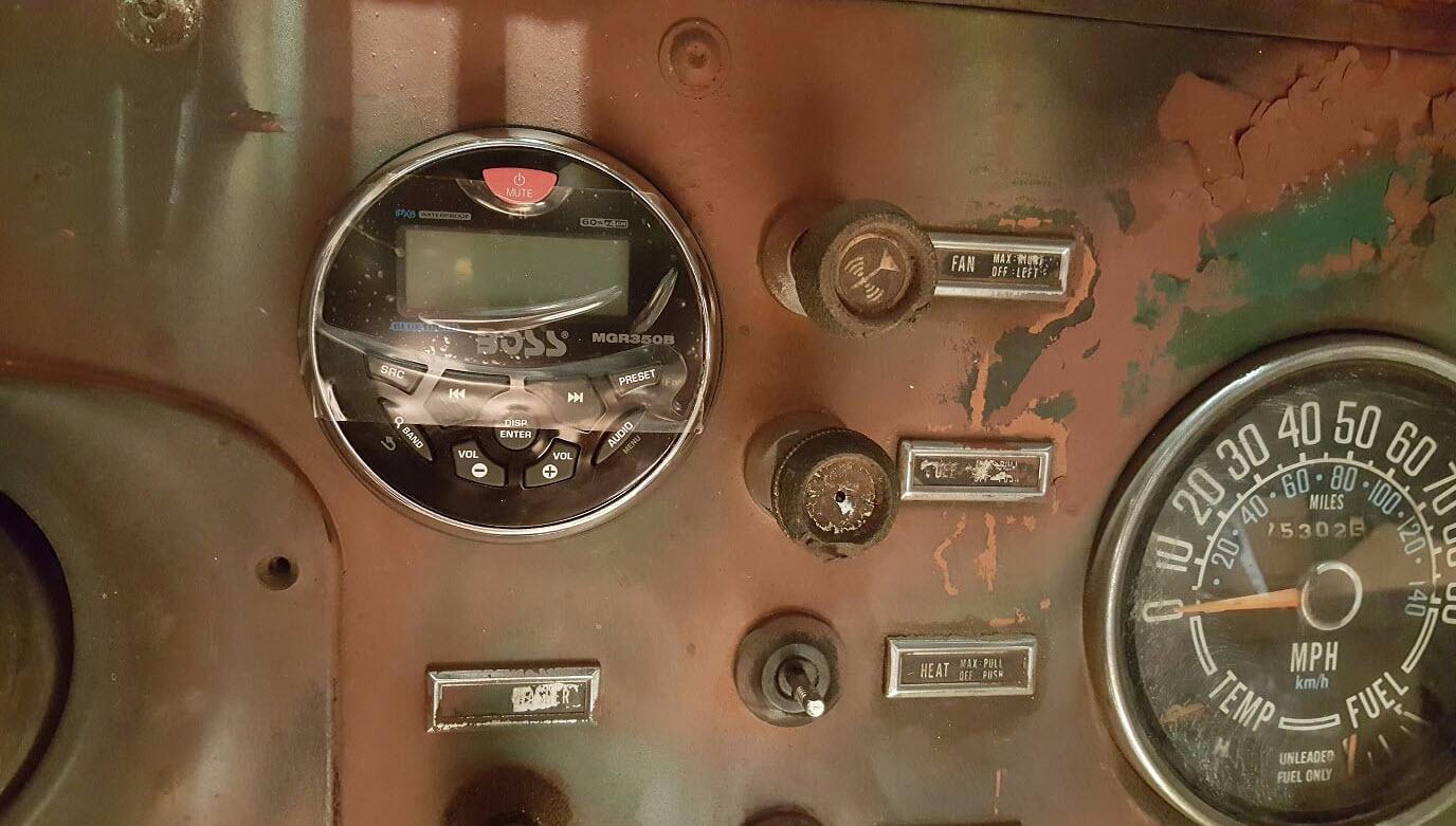 BOSS Audio Systems MGR350B Amplified Bluetooth Boat Gauge Receiver, No DVD customer photo 2