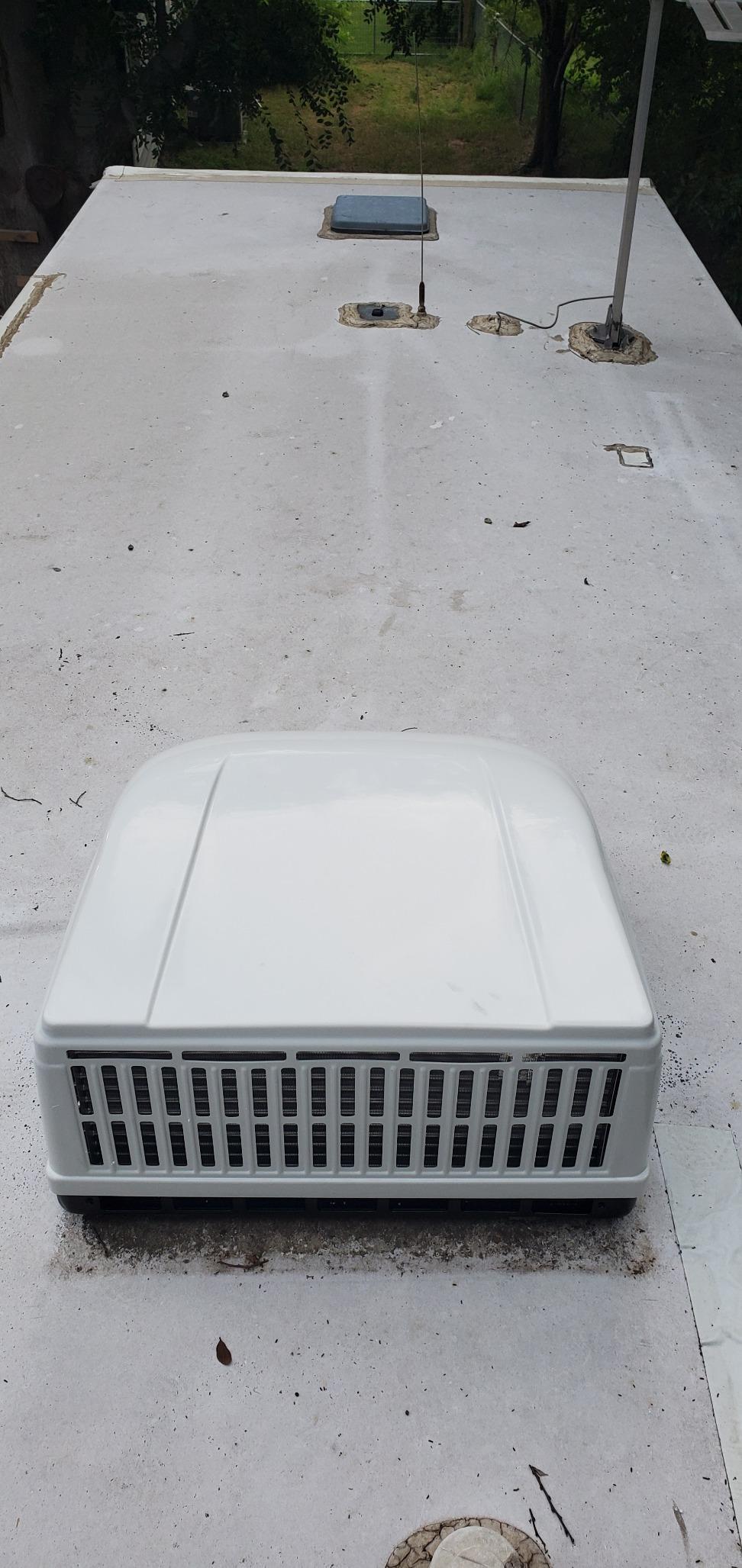 Dometic B59516.XX1C0 Brisk II Polar White Air Conditioner (15,000 BTU 410A) customer photo 1