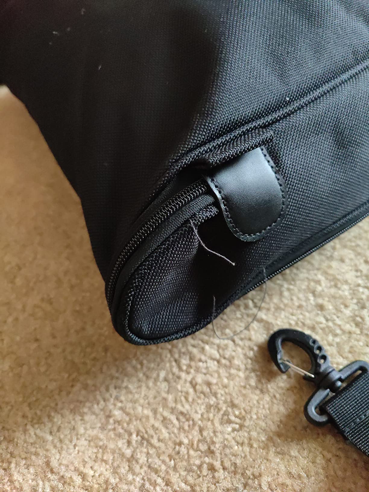 ZEGUR Premium Suit Garment Bag Carry On, Hangs 4 Suits | Travel and Business Bag with Shoulder Strap and Laptop Compartment (Black) customer photo 2