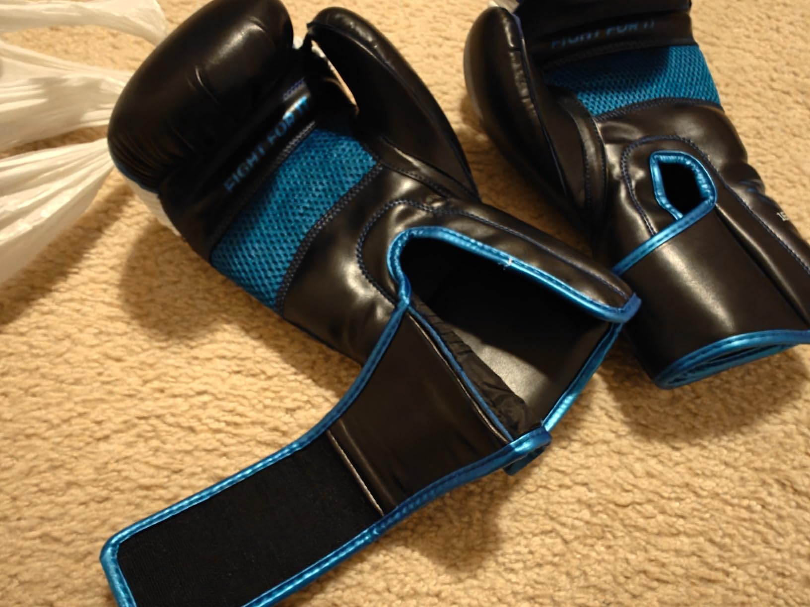 Sanabul Essential Gel Boxing Gloves for Men & Women, Kickboxing MMA, Muay Thai Gloves and Heavy Bag Training Punching & Sparring customer photo 1