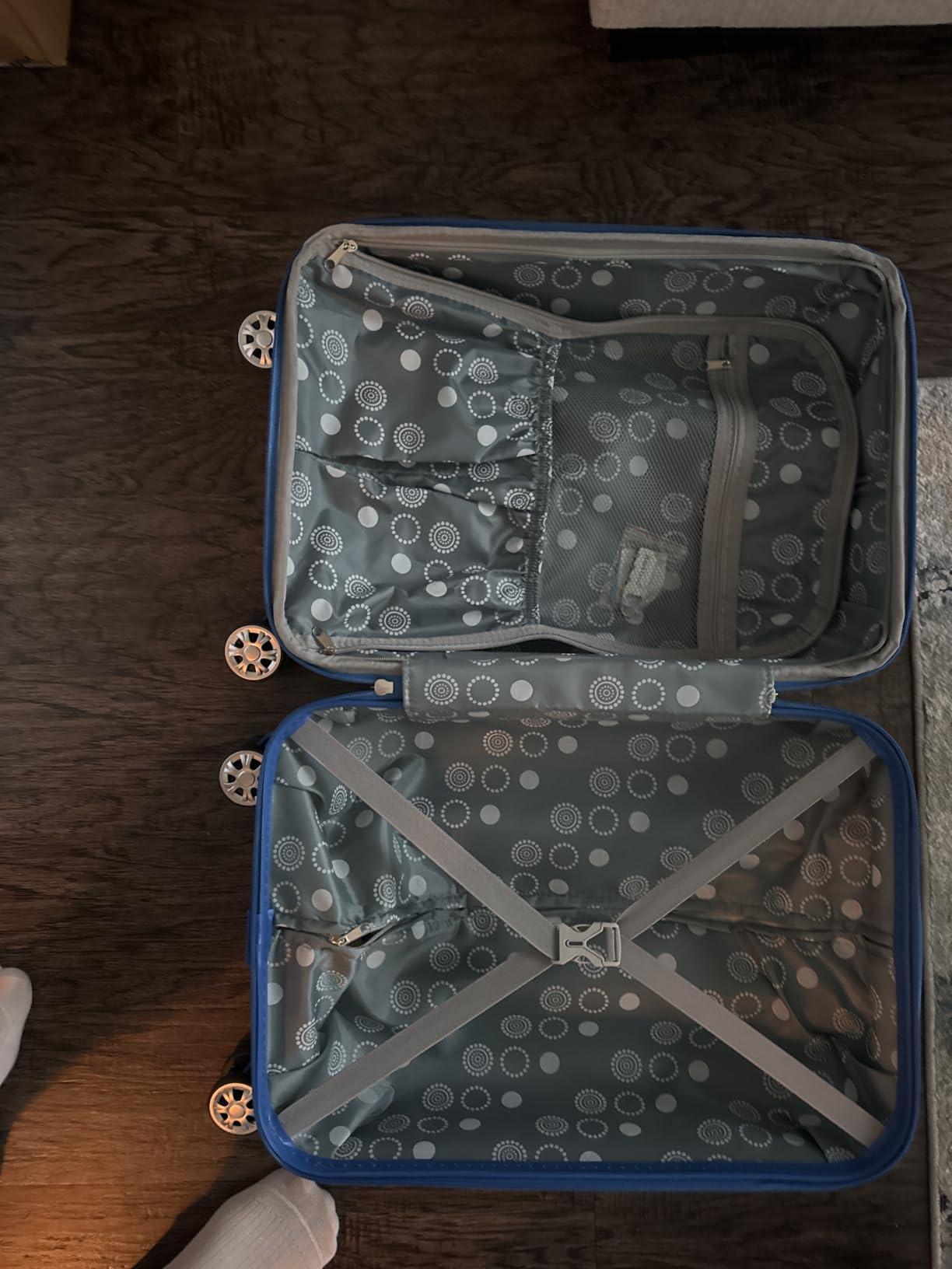 Rockland London Hardside Spinner Wheel Luggage, Charcoal, 3-Piece Set (20/24/28) customer photo 1