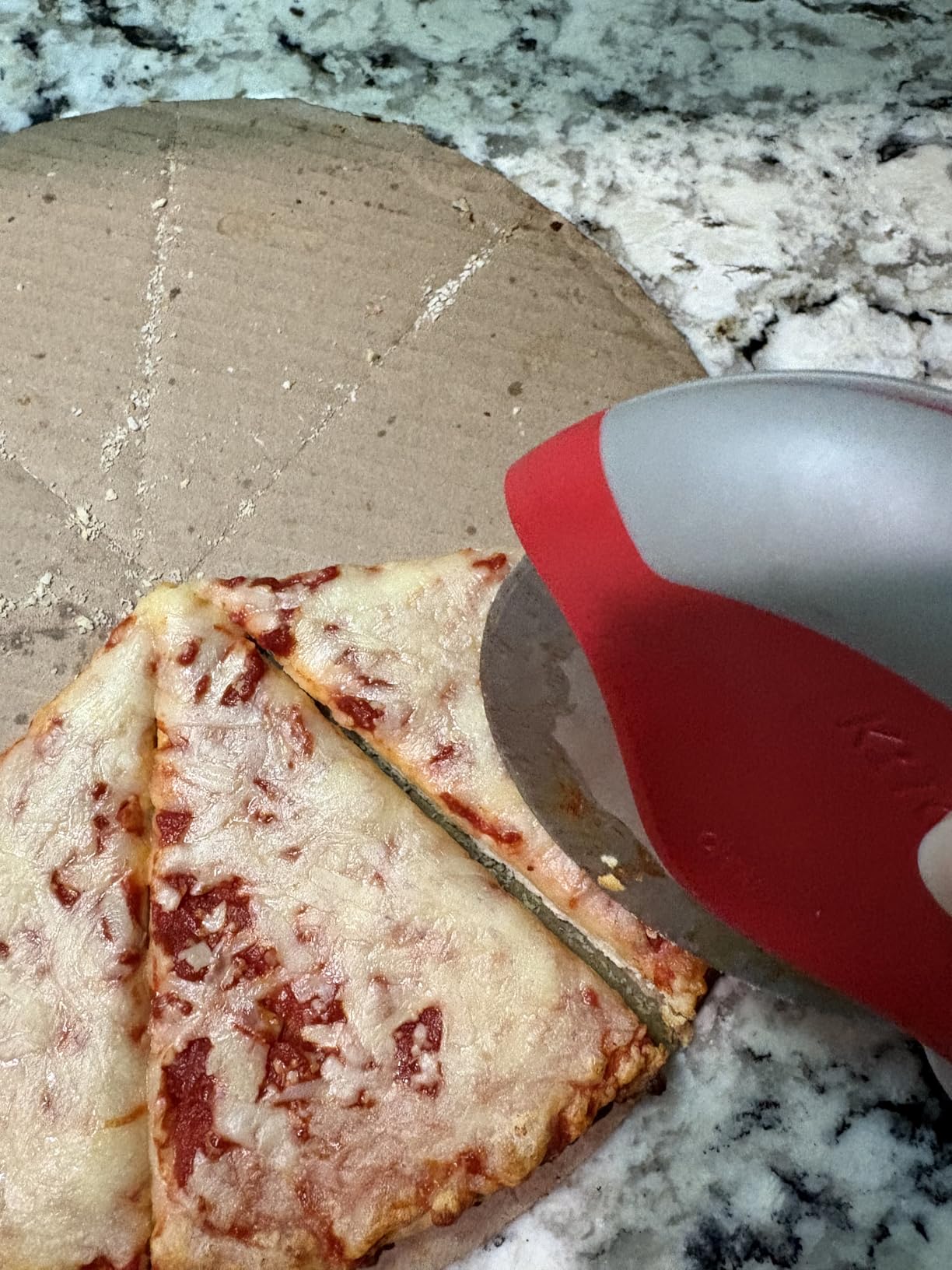 Kitchy Pizza Cutter Wheel, Heavy Duty Ergonomic Pizza Slicer with Easy Grip Non-Slip Handle and Blade Cover, Dishwasher Safe (Green) customer photo 2
