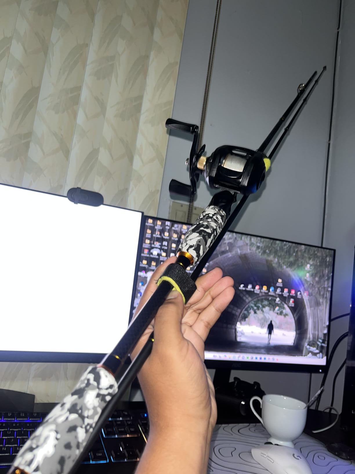 E Series - Camo Legend 2-Piece 7-Feet Casting Rod 24 Ton Carbon Fiber Baitcasting with 2 Tips - Medium and Medium Heavy Portable Bass Fishing Rod Baitcaster customer photo 1