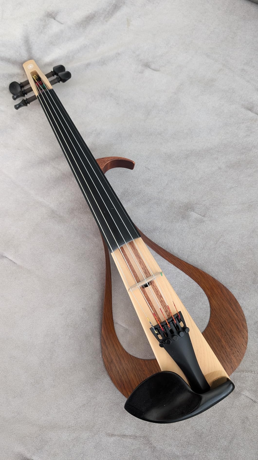 Yamaha YEV105NT Electric Violin, Natural, 5 String customer photo 1