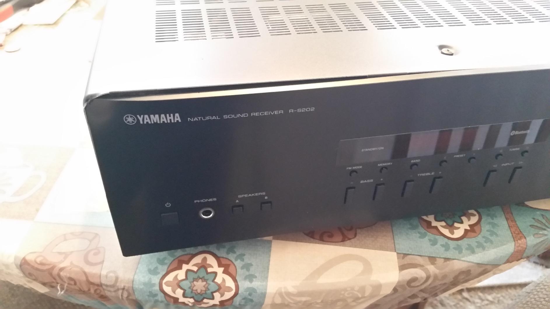 YAMAHA R-S202BL Stereo Receiver customer photo 1