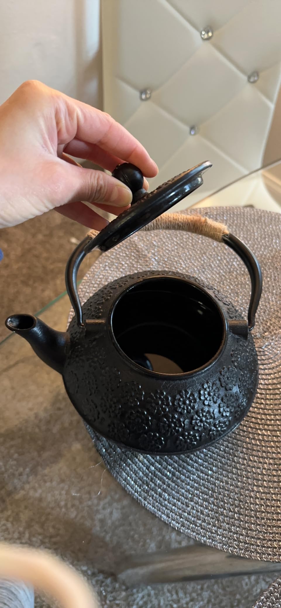 Sotya Cast Iron Teapot, 40oz/1200ml Japanese Tetsubin Tea Pot with Infuser for Loose Leaf and Tea Bags, Tea Kettle Coated with Enameled Interior for Stove Top, Cherry Blossom Design, Black customer photo 2
