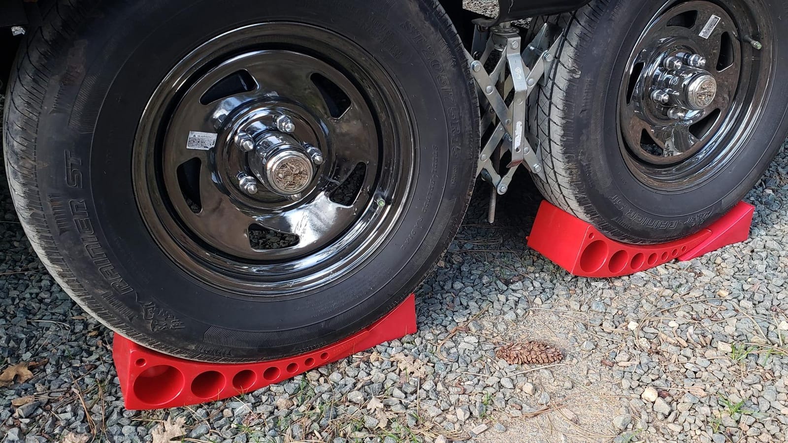 Andersen Hitches 2-Pack Camper Leveler Blocks for RVs and Trailers Up to 30000 lbs Precise 1/2 to 4 Inch Leveling Made in USA customer photo 1