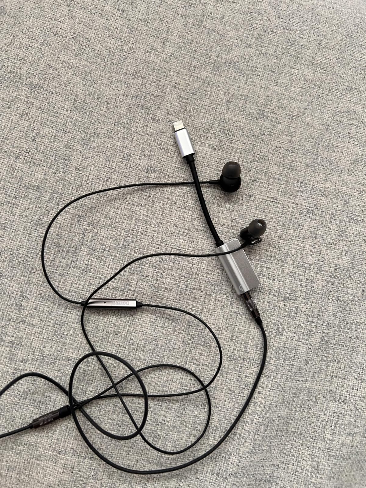 Betron BS10 Earphones Wired Earbud Headphones with Microphone, Black | with Volume Control, In-Ear, Plug in, 12mm Drivers, Deep Bass, Noise Isolating, Ergonomic Design, 3.5mm customer photo 1