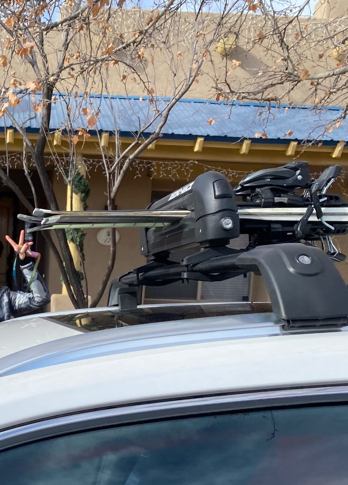 Rhino-Rack Carrier for Skis, Snowboards, Fishing Rods, Paddles, Skateboards, Water Skis, Wakeboard & More, Universal Mounting, Easy to Use, Locking, Lightweight & Heavy Duty, Suitable for All Vehicles customer photo 2