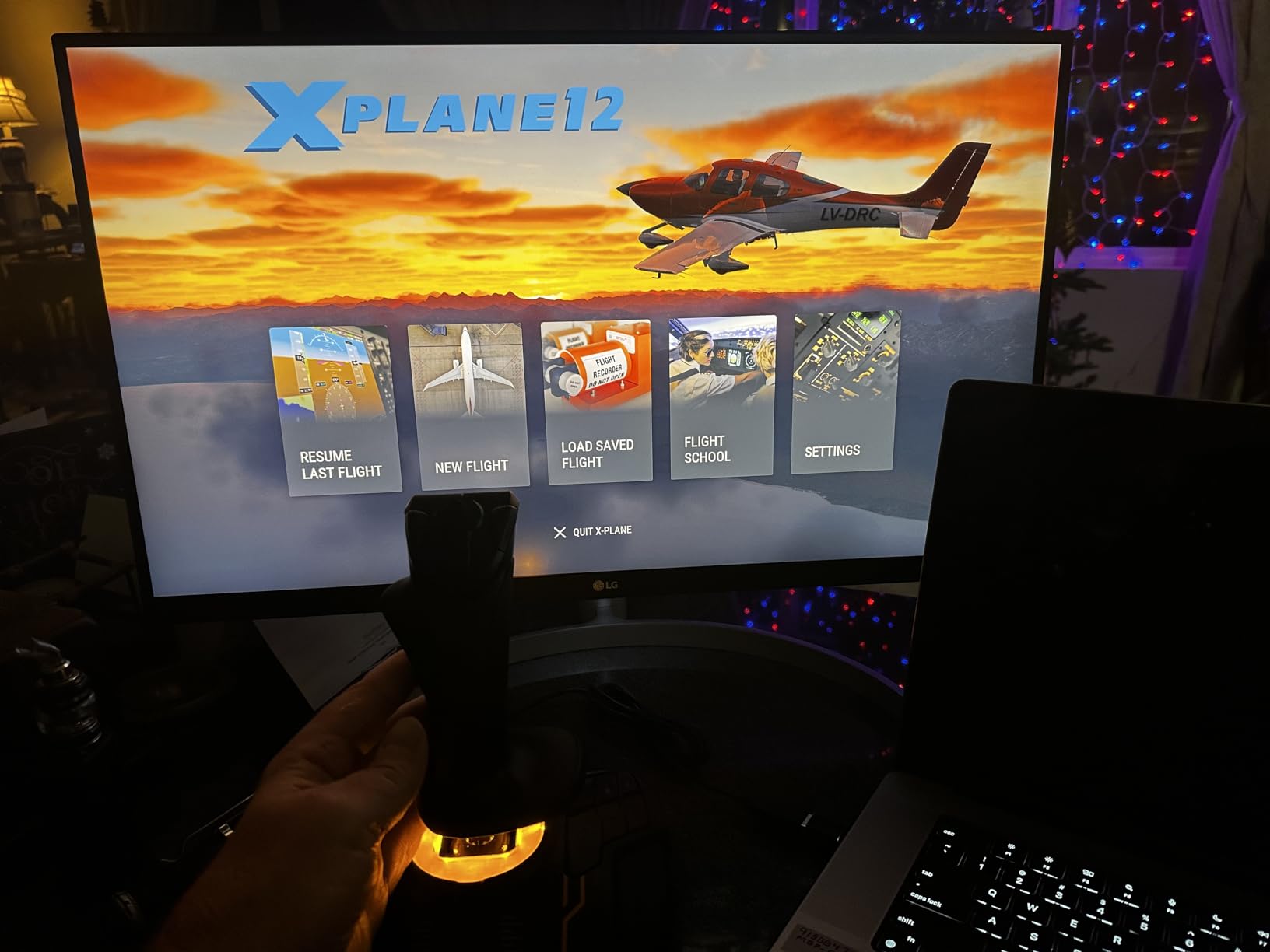Thrustmaster T16000M FCS - Precision Combat Flight Sim Joystick - PC | Drift-free H.E.A.R.T sensors, 16 programable buttons, 8-way hat switch, 4 axes, twist rudder, integrated throttle customer photo 1
