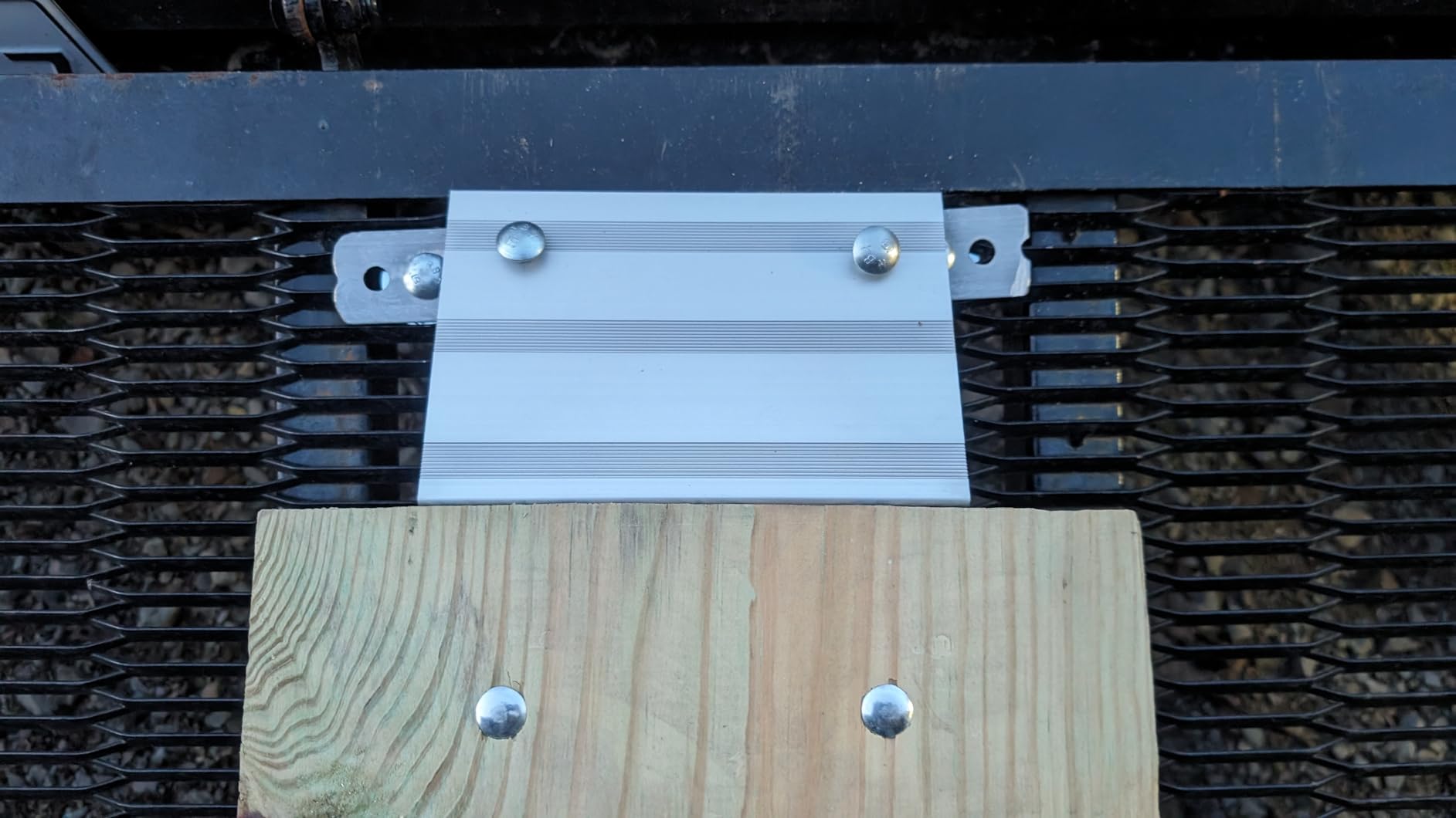 MaxxHaul Aluminum Ramp Top Kit 2 Pack Turns 2x8 Boards into Utility Loading Ramps 1400 lb Capacity with Non-Skid Surface and Tailgate Protective Pads (80439) customer photo 2