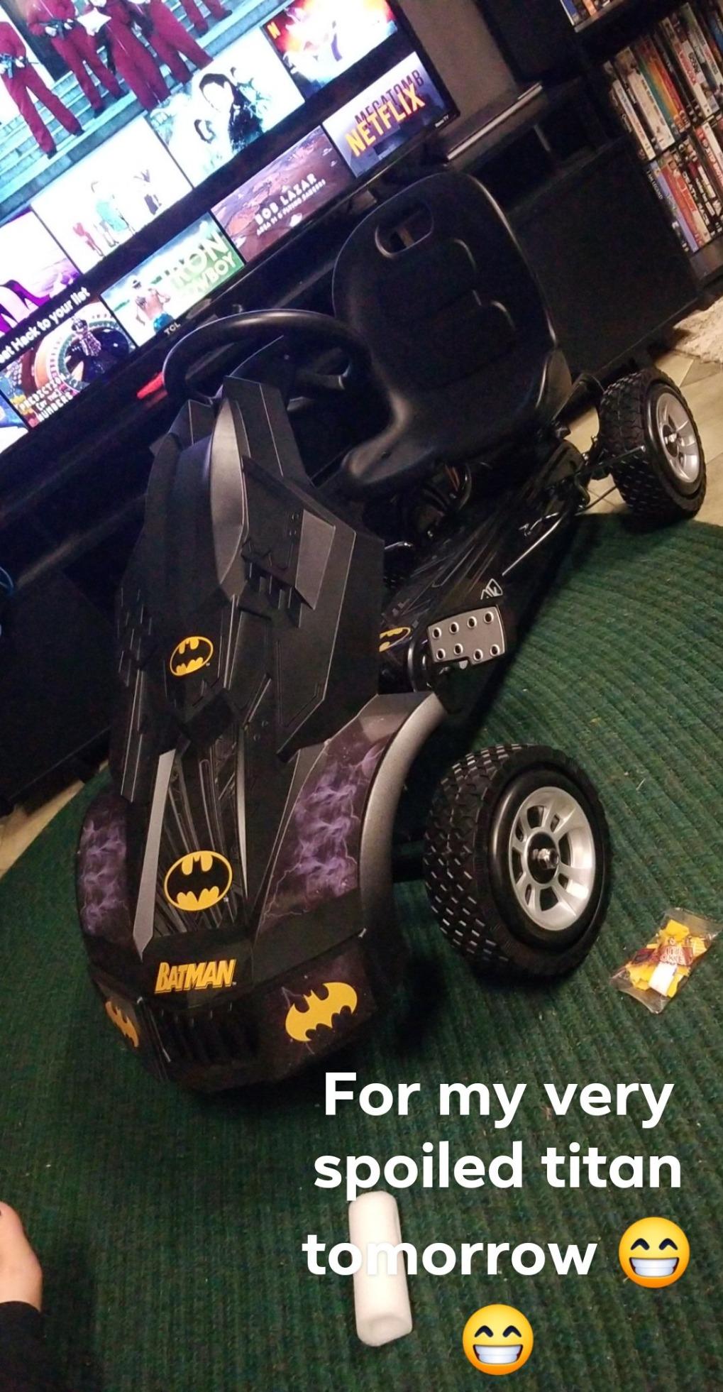 hauck Batmobile Pedal Go Kart, Superhero Ride-On Car for Kids, Black | Outdoor Ride-On Bicycle Cart with Rubber Tires for Boys and Girls with Adjustable Bucket Seat and Handbrake customer photo 1