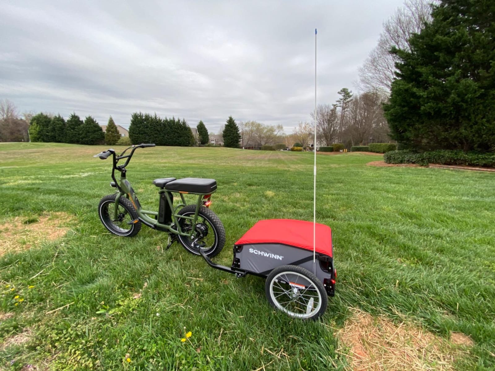 Schwinn Daytripper Bike Cargo Trailer, Holds up to 100 lb, Universal Coupler, Folding Frame, Quick-Release Wheels, 16-Inch Air-Filled Tires, Interior D-Rings, Schwinn Bike Trailer for Carrying Cargo customer photo 2