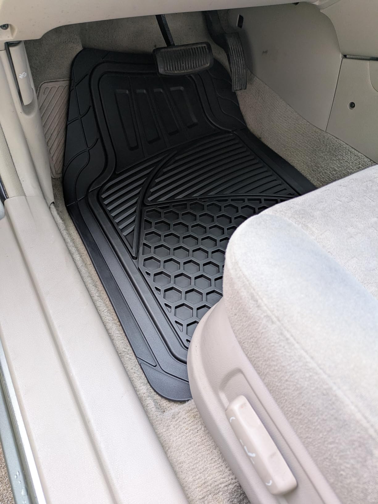 Amazon Basics Heavy Duty Thick PVC Car Floor Mats, Anti-Slip, Easy to Clean, Universal Trim-to-Fit All-Weather for Automotive SUV Sedans Trucks, 4-Piece, Solid Black customer photo 1