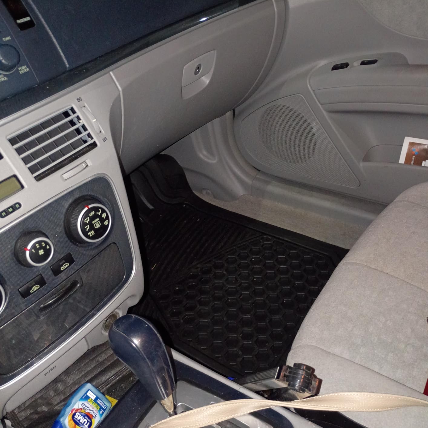 Amazon Basics Heavy Duty Thick PVC Car Floor Mats, Anti-Slip, Easy to Clean, Universal Trim-to-Fit All-Weather for Automotive SUV Sedans Trucks, 4-Piece, Solid Black customer photo 2
