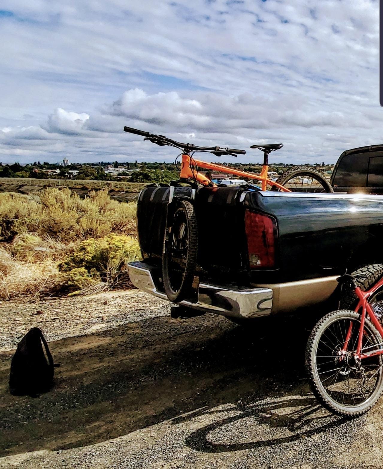 Demon Tailgate Pad for Mountain Bikes with Tool Pocket for Mechanic Tools/Tailgate Cover with Secure Bike Frame Straps customer photo 2