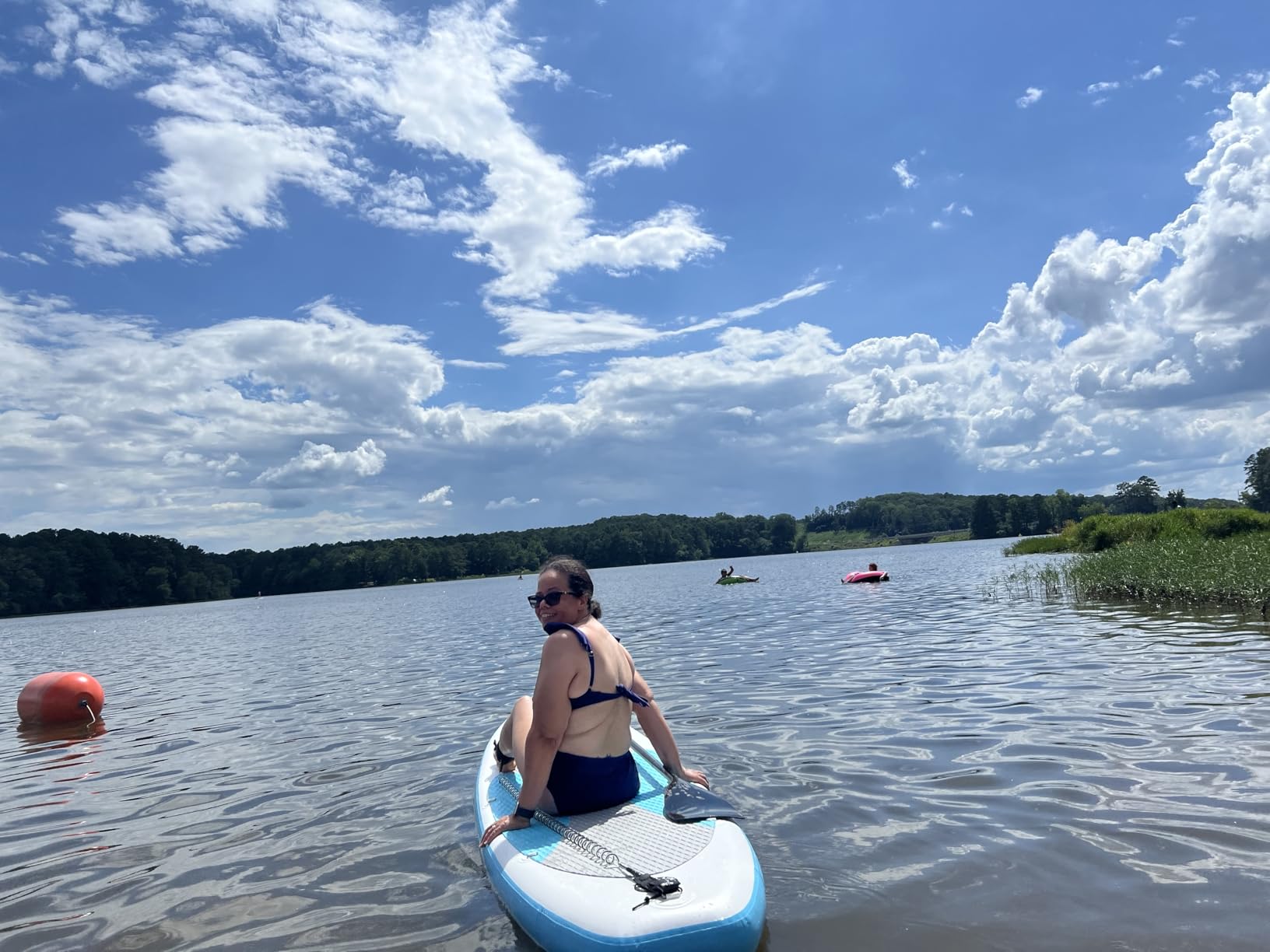 SereneLife 10' Inflatable Stand Up Paddle Board with Premium SUP Accessories - Wide Stable Design with Non-Slip EVA Deck Pad, for Youth and Adults, 350 lbs. Capacity customer photo 1