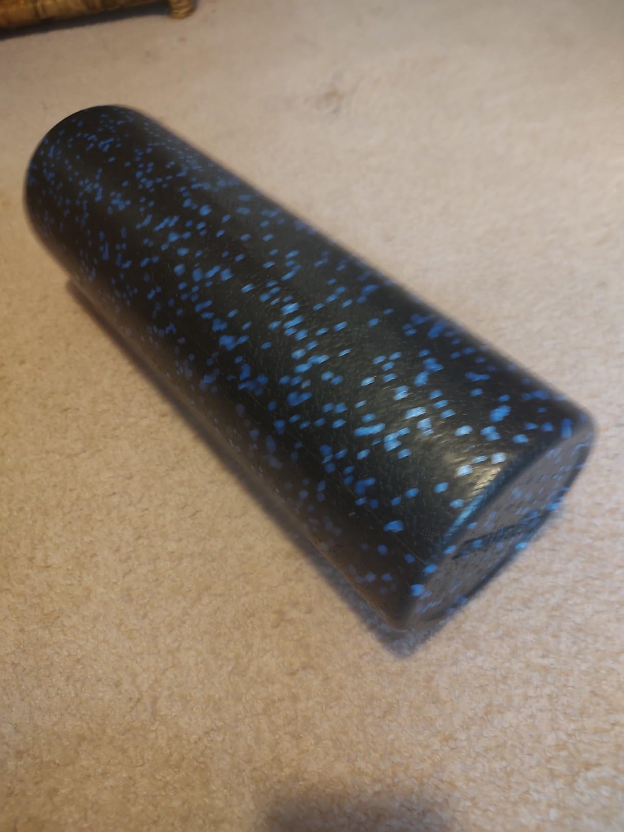Amazon Basics High Density Foam Roller for Exercise and Recovery, 18 Inches, Blue Speckled customer photo 1