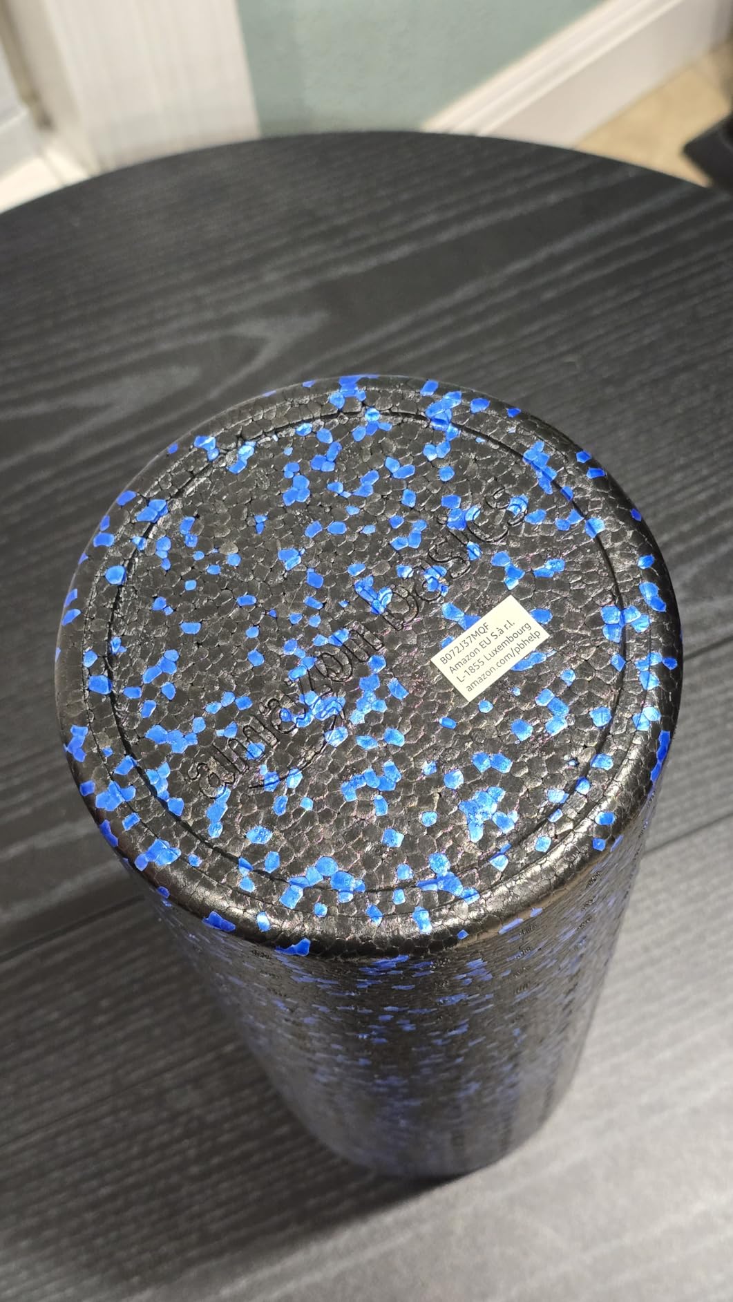 Amazon Basics High Density Foam Roller for Exercise and Recovery, 18 Inches, Blue Speckled customer photo 2